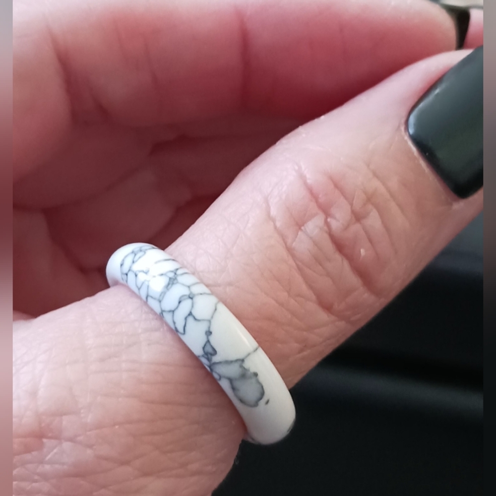 White Howlite Ring, Size 9.5